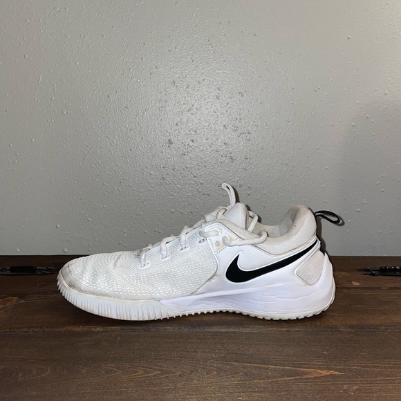 Nike Women’s Volleyball Shoes Size 10 - Picture 5 of 8